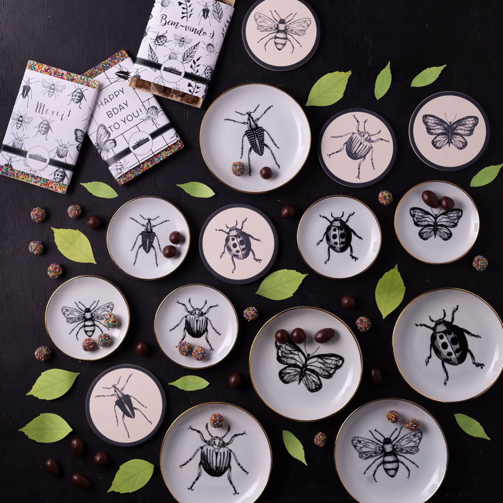 pratos de porcelana insetos