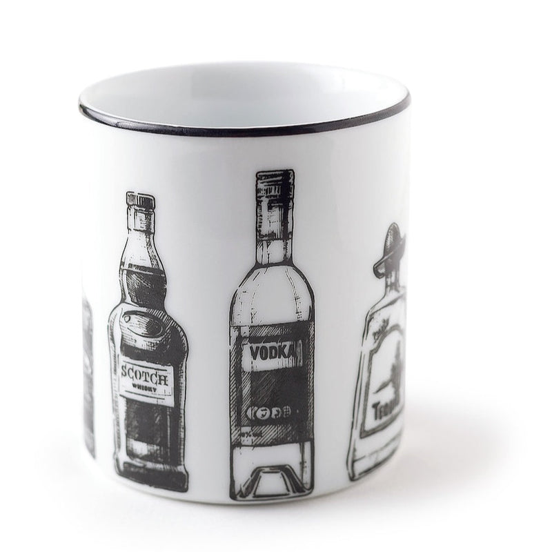 Caneca de porcelana garrafas bebidas